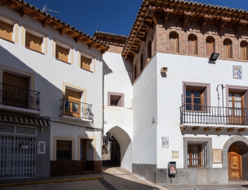 Arcos de entrada a la villa